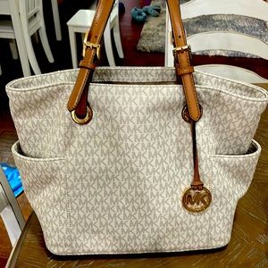 Michael kors purse
